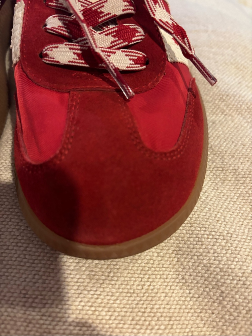 Back 70 GHOST Red & White Low-Top Sneakers Size 39 Like new! Worn once - Picture 3 of 7